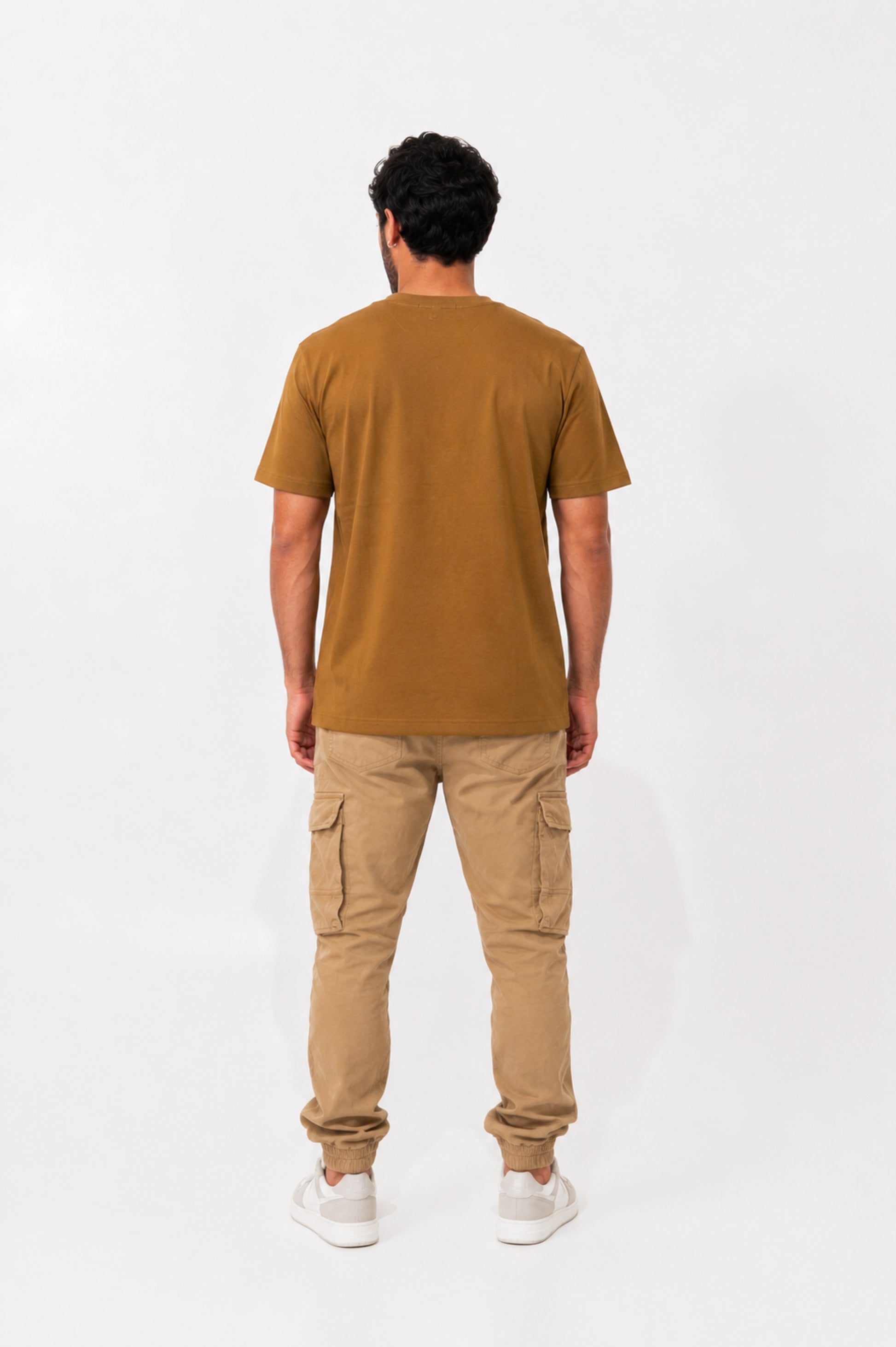 Camiseta basica Zenth cafe, vista de espalda