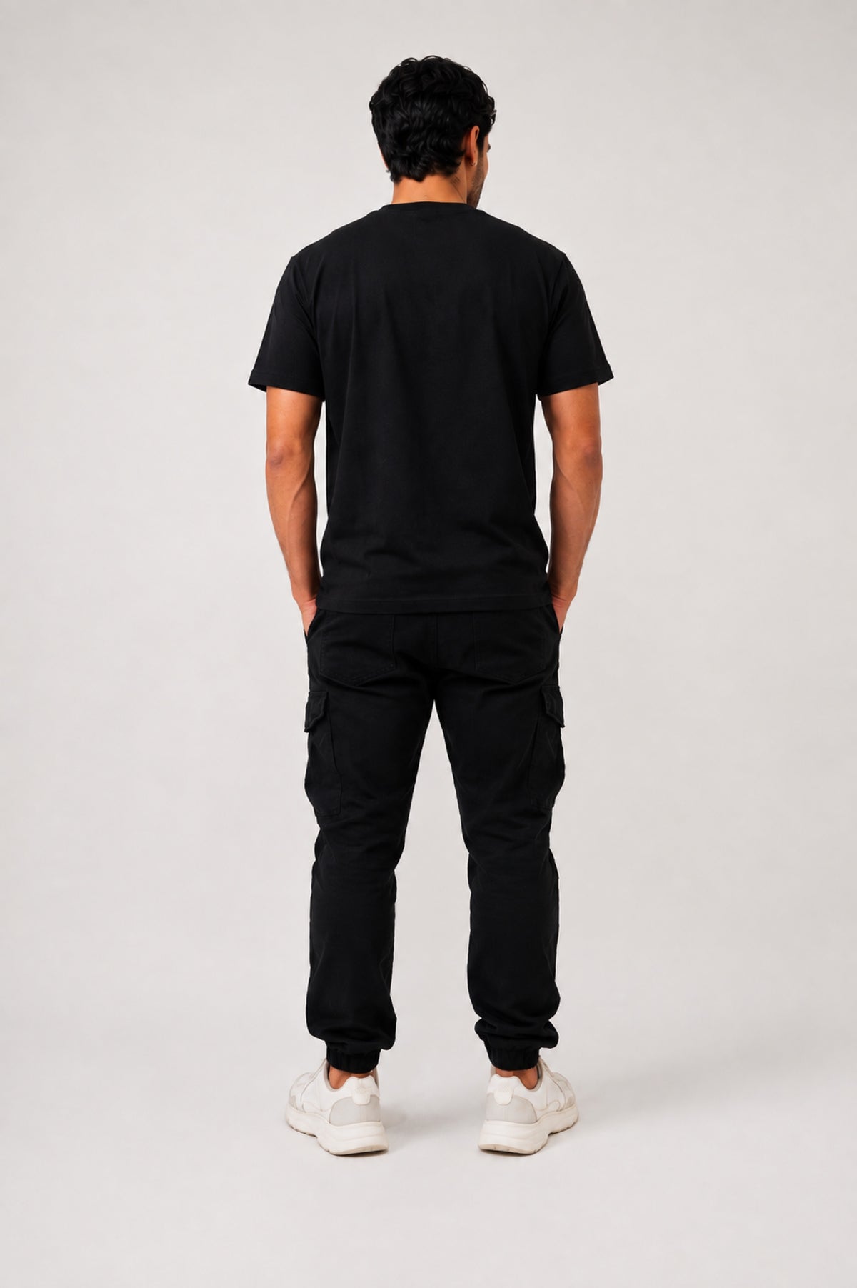 Camiseta basica Zenth negra, vista de espalda