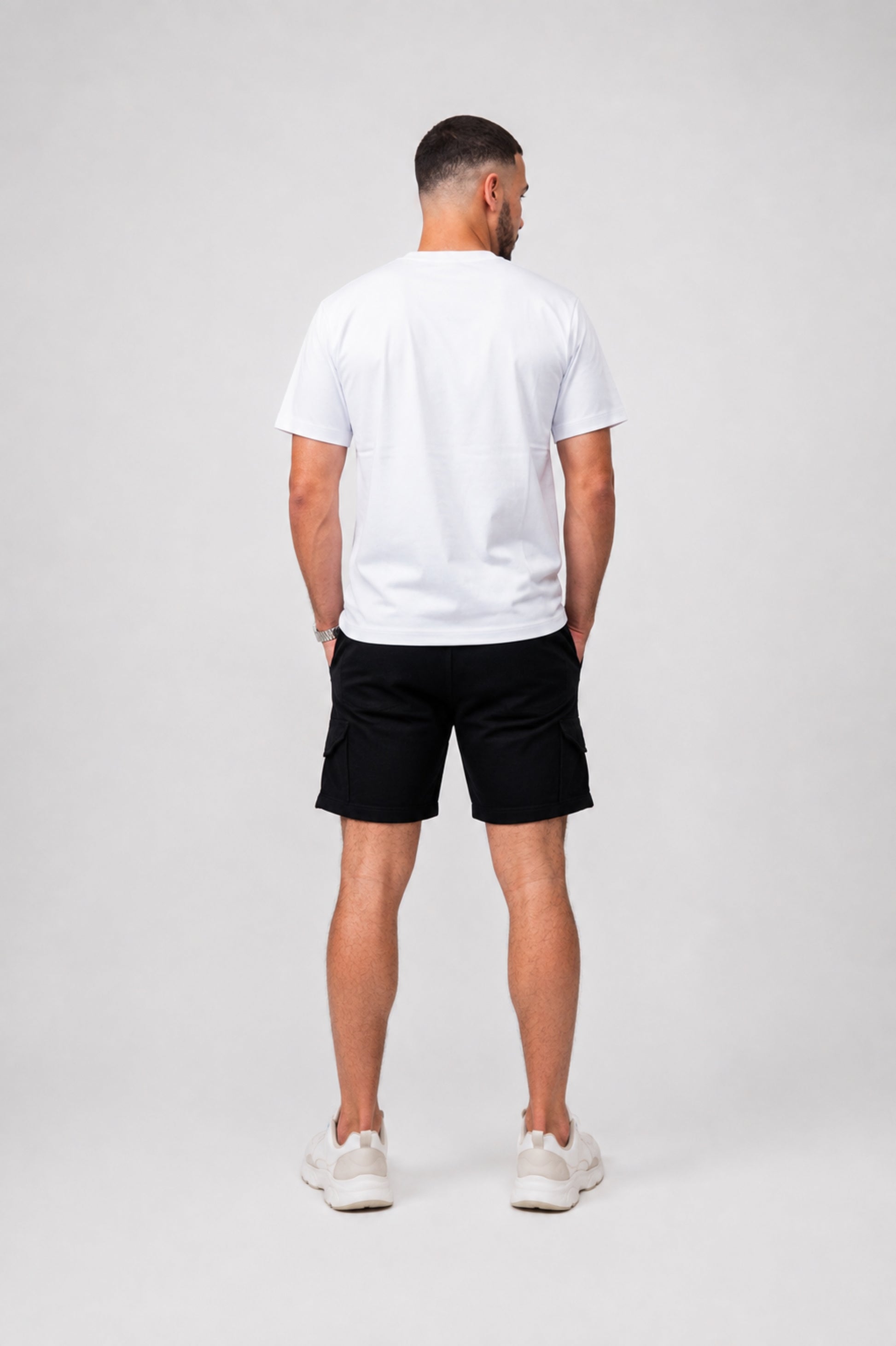 Camiseta basica Zenth blanca, vista de espalda