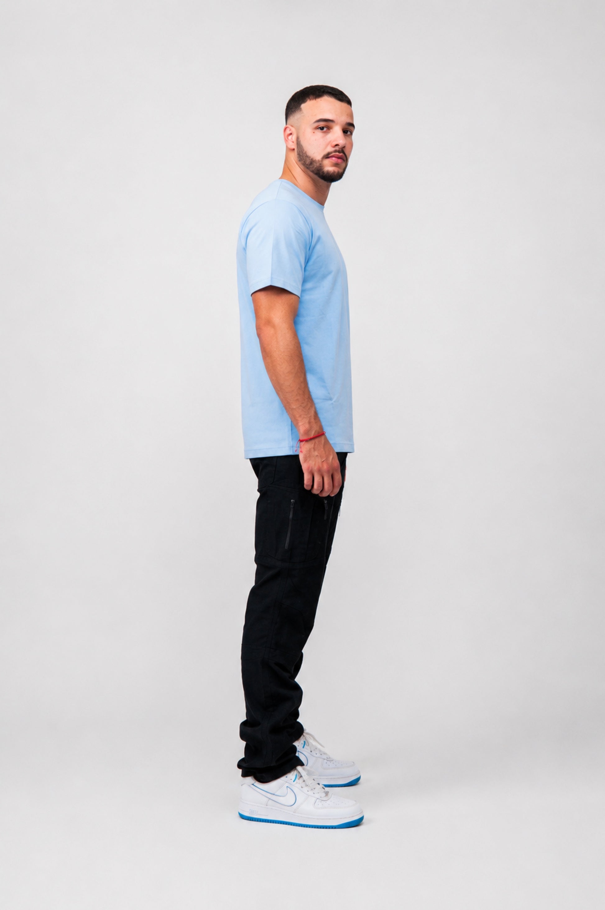 Camiseta basica Zenth celeste, vista lateral